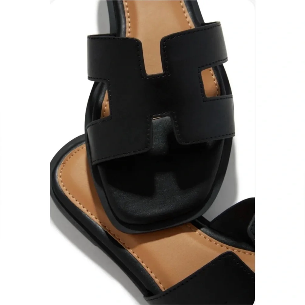 Elegant Black Slide Sandals - Picture 2 of 5